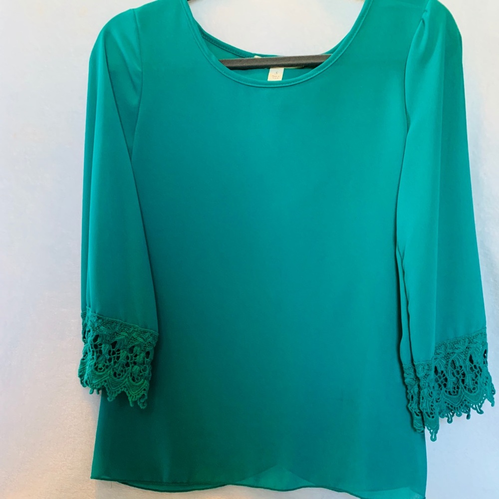 Francesca’s | Miami | blouse. Jade. Size small.